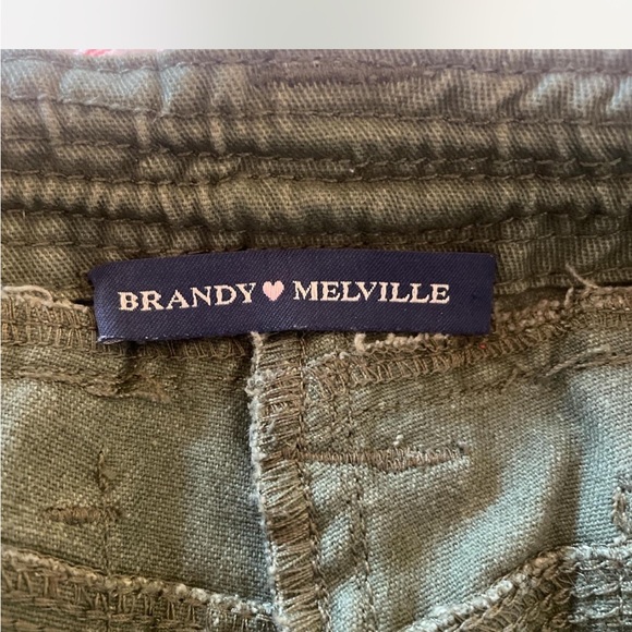 Brandy Melville Olive Cargo Pants - Picture 4 of 4